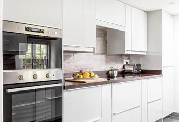 The kitchen area is modern and sleek, perfectly equipped to rustle up delicious meals using Cornish produce.