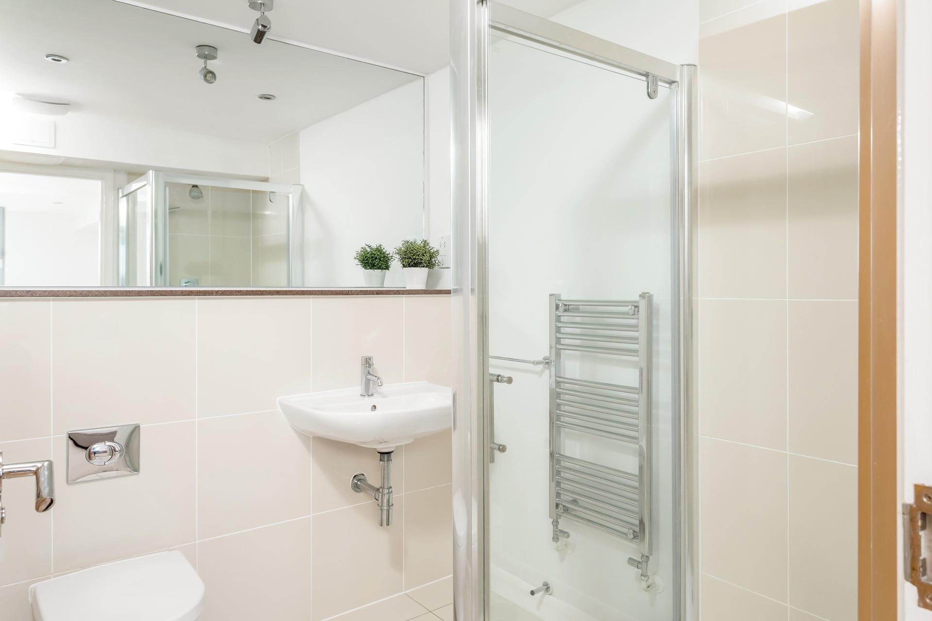 Enjoy the privacy and convenience of the en suite shower room. 