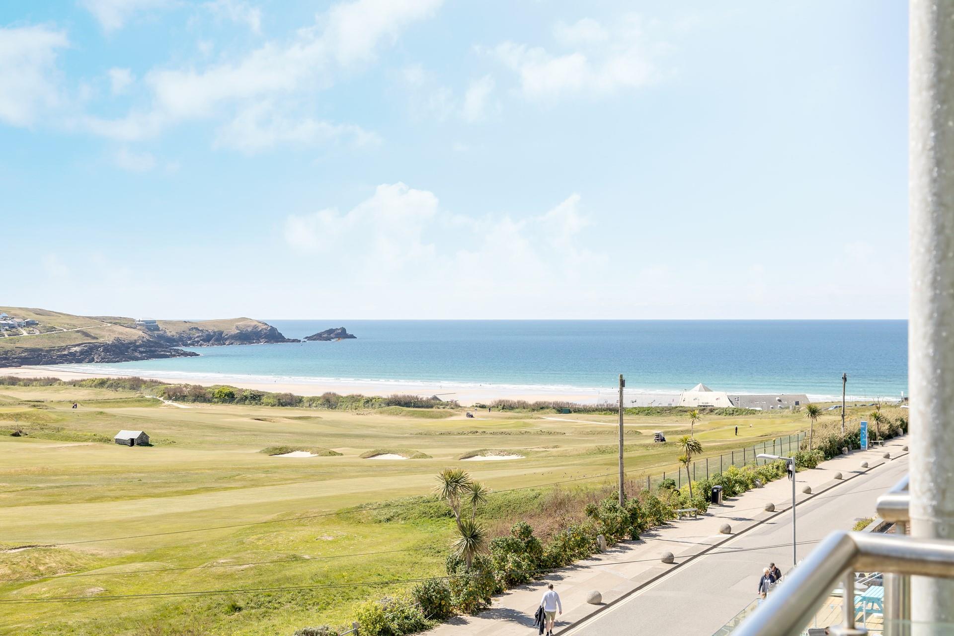 There is an abundance of places to eat, drink, and shop, all within a short walk of 44 Zinc. 