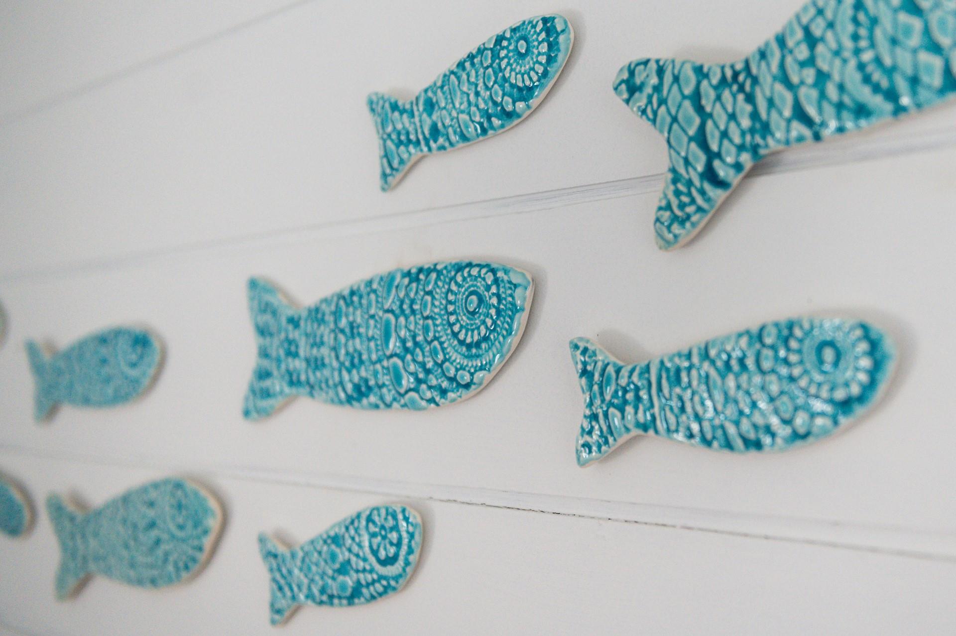 We love the blue ceramic fish decorations adorning the wall. 