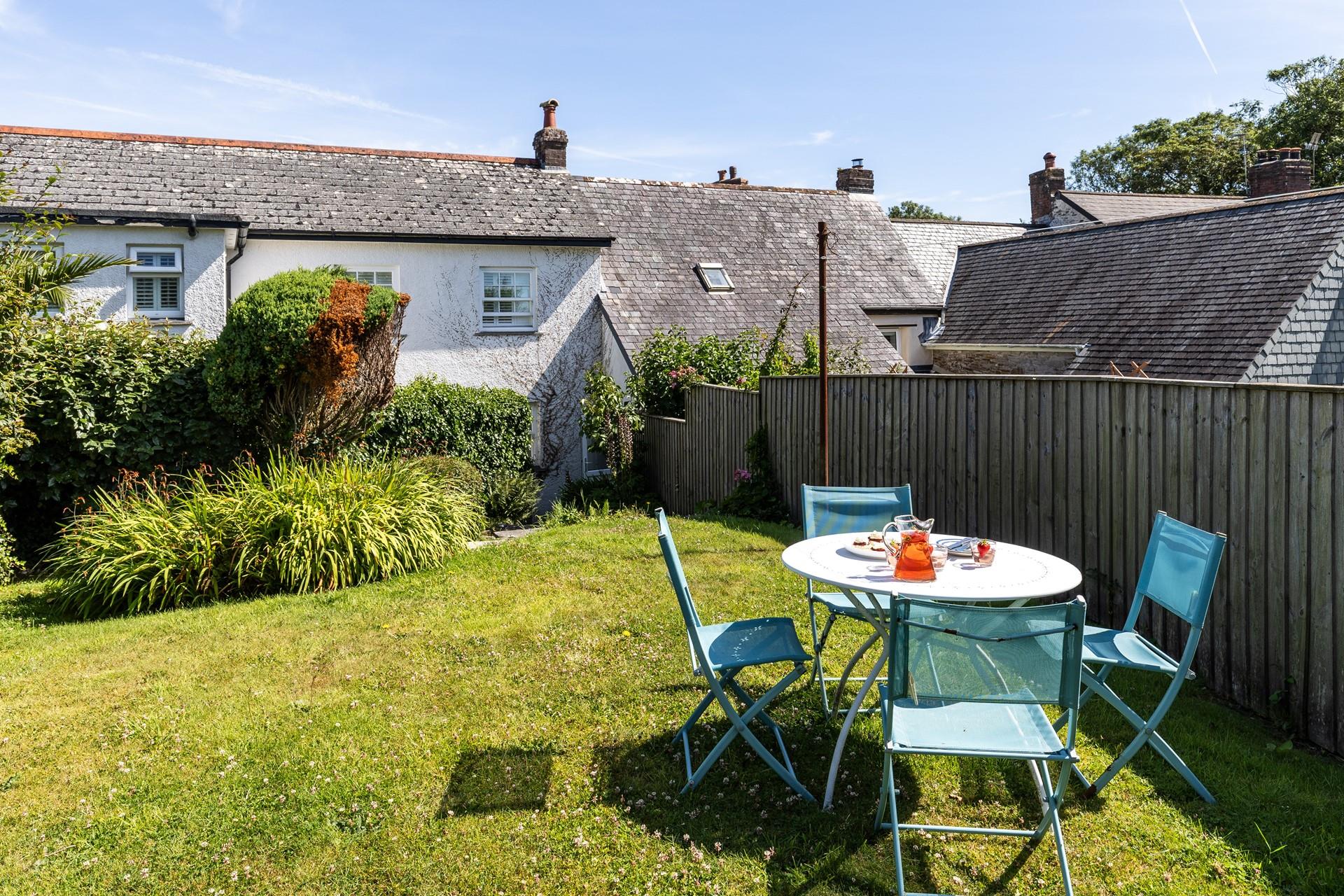 Dog friendly, with a fully enclosed garden and lots of lovely walks nearby!
