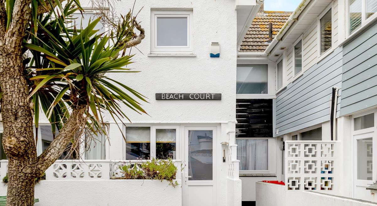 Beach Court is ideally located close to the beach. 