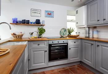 Beautifully finished in a country kitchen style, you'll feel at home in this classic grey kitchen.