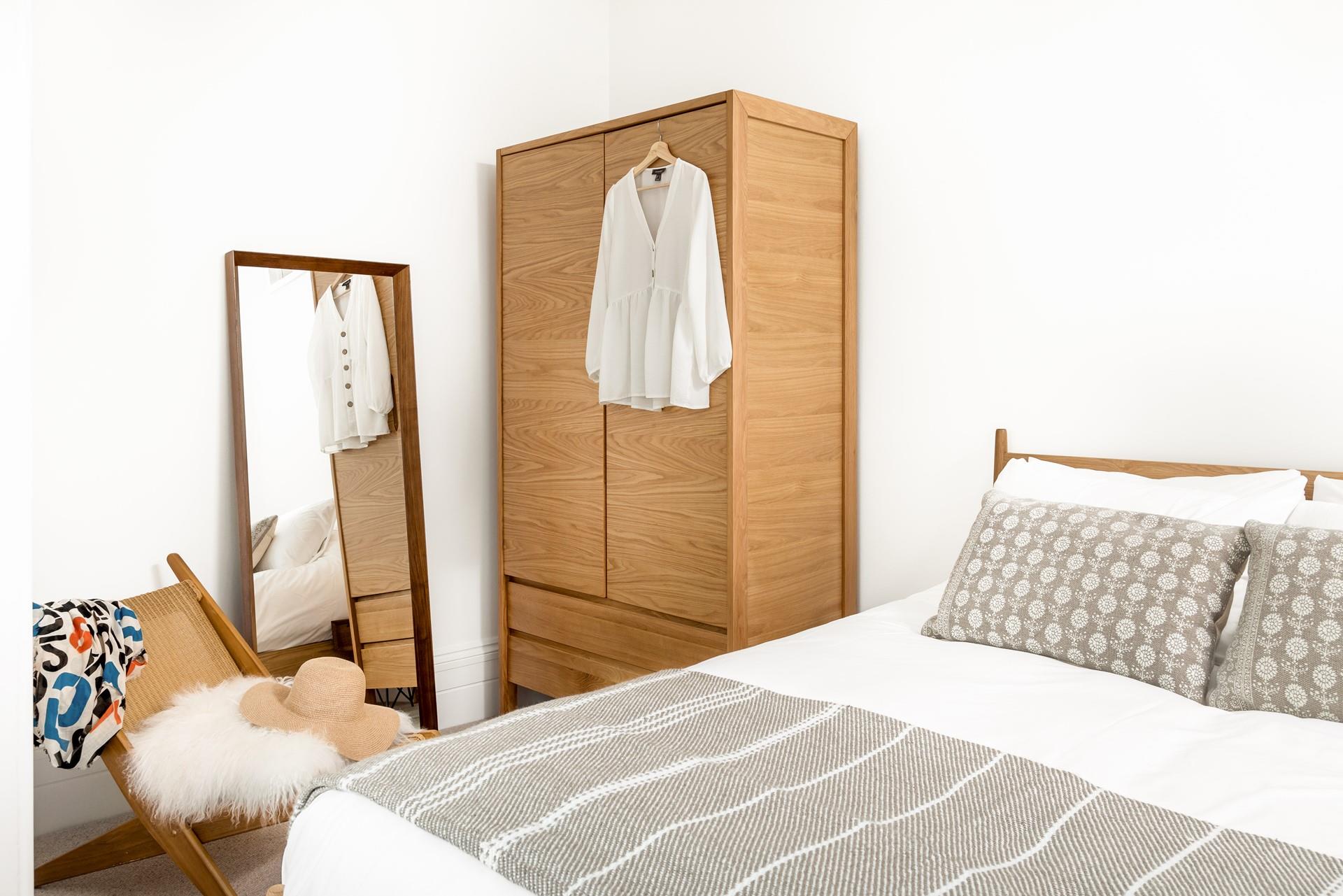 Enjoy lazy mornings in bed, gazing at the view of the north coast from the comfortable bed. 