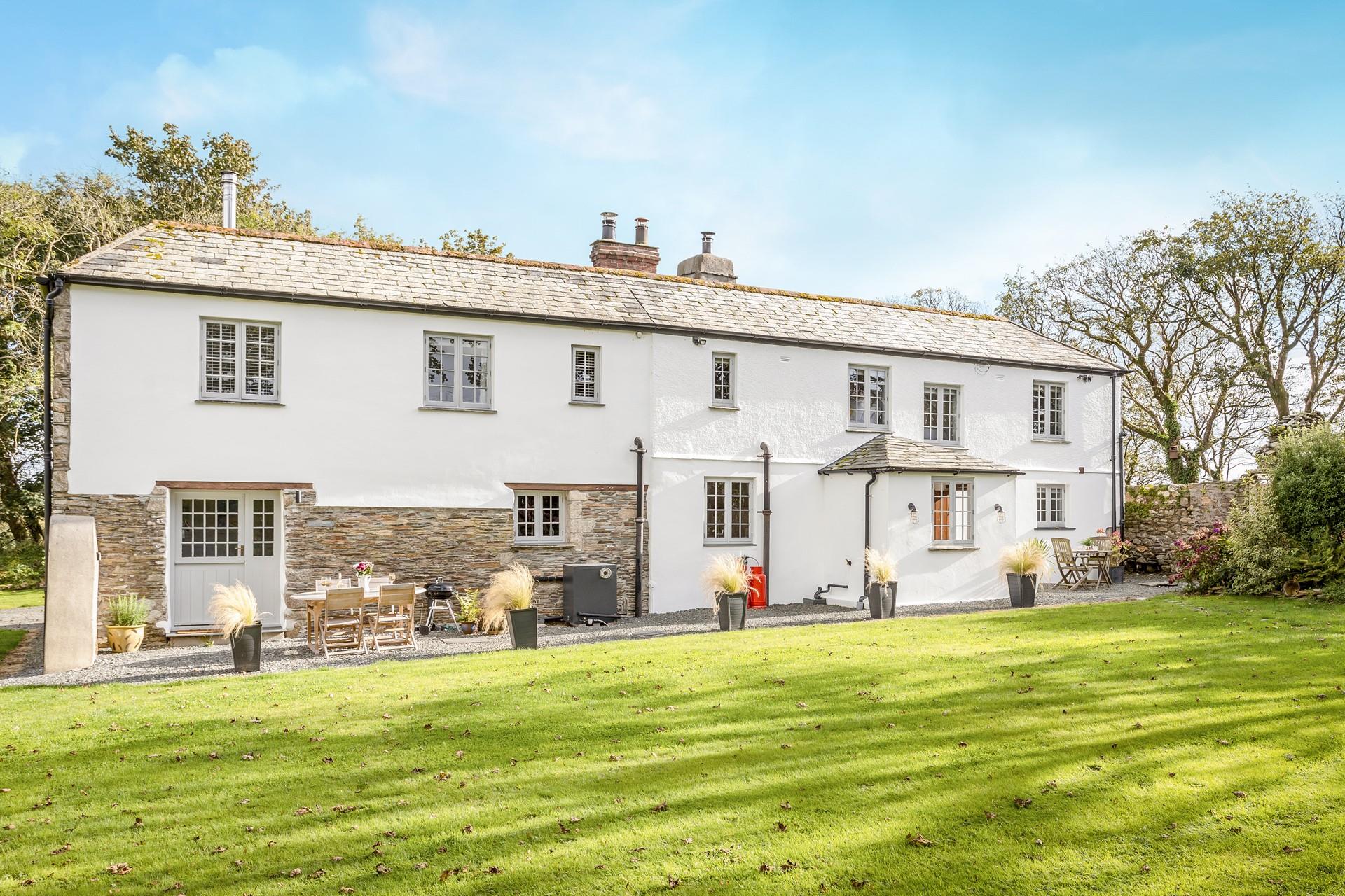 Lower Trevivian adjoins Lower Trevivian Cottage and the two properties are available to book together for larger parties.