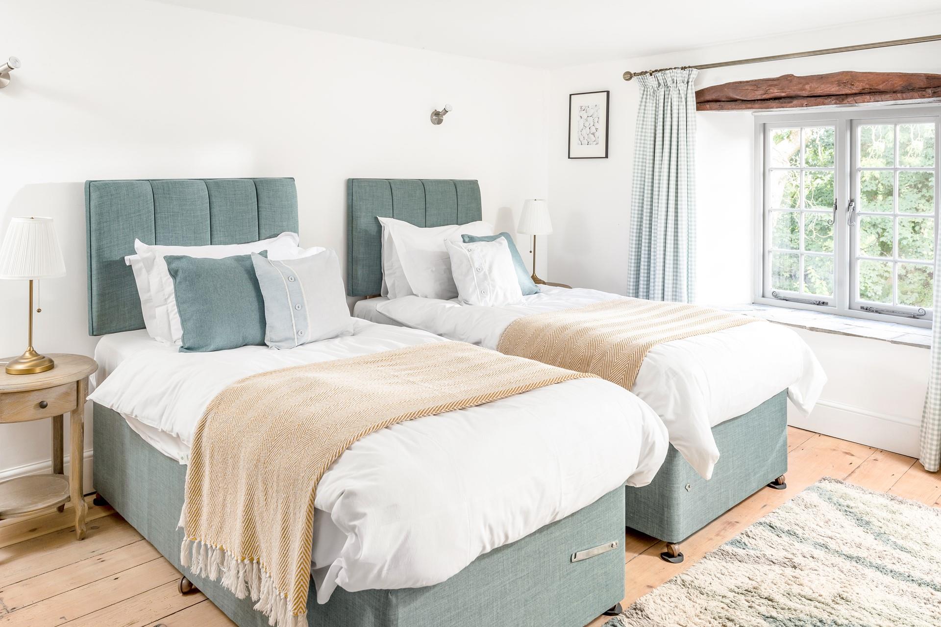 Bedroom 2 has zip and link beds for flexible sleeping arrangements.