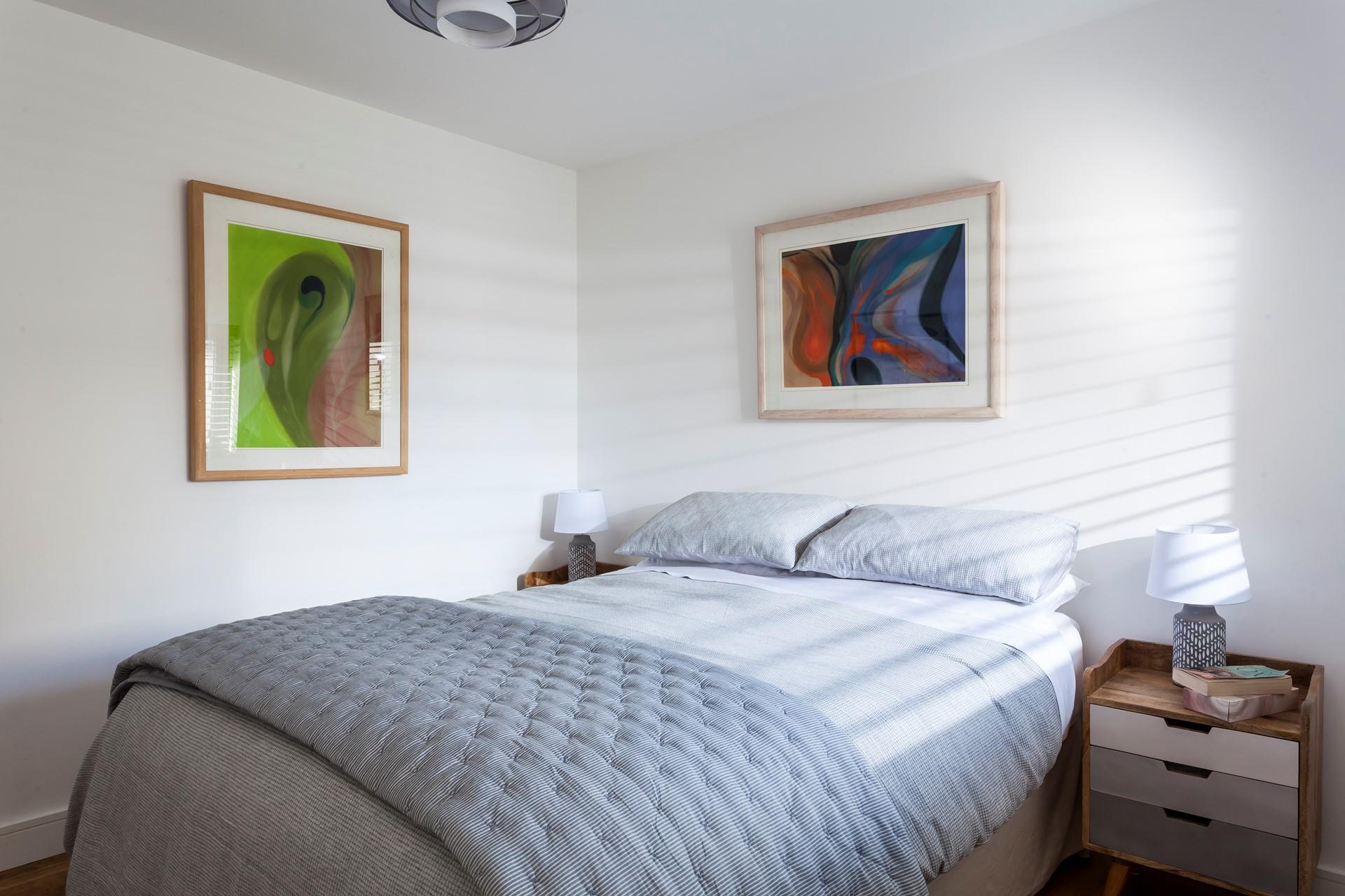 Zip and link beds offer flexible sleeping arrangements in bedroom 1. 
