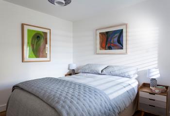 Zip and link beds offer flexible sleeping arrangements in bedroom 1. 