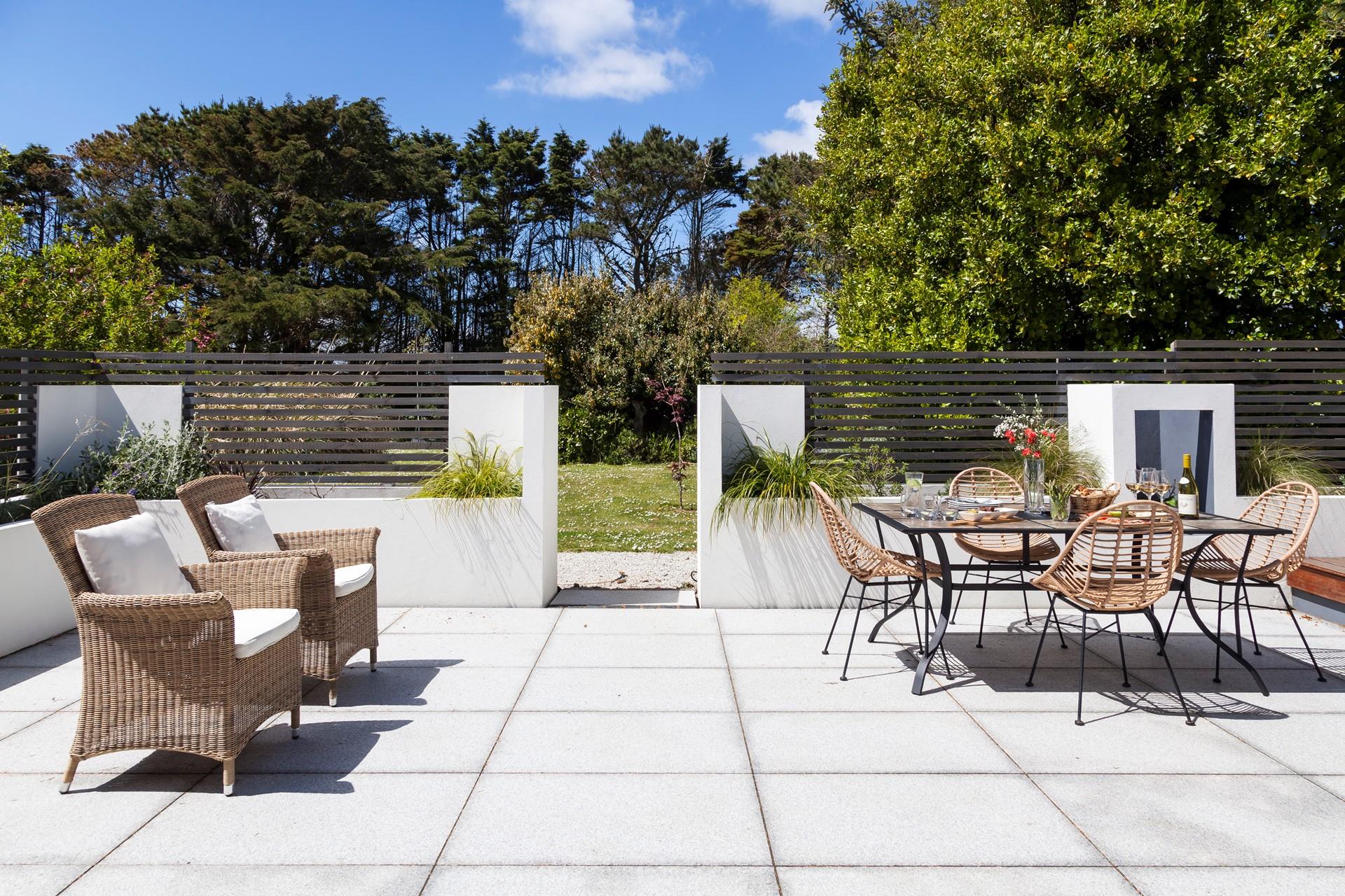 Surrounded by nature, enjoy the quietude of the private garden. 