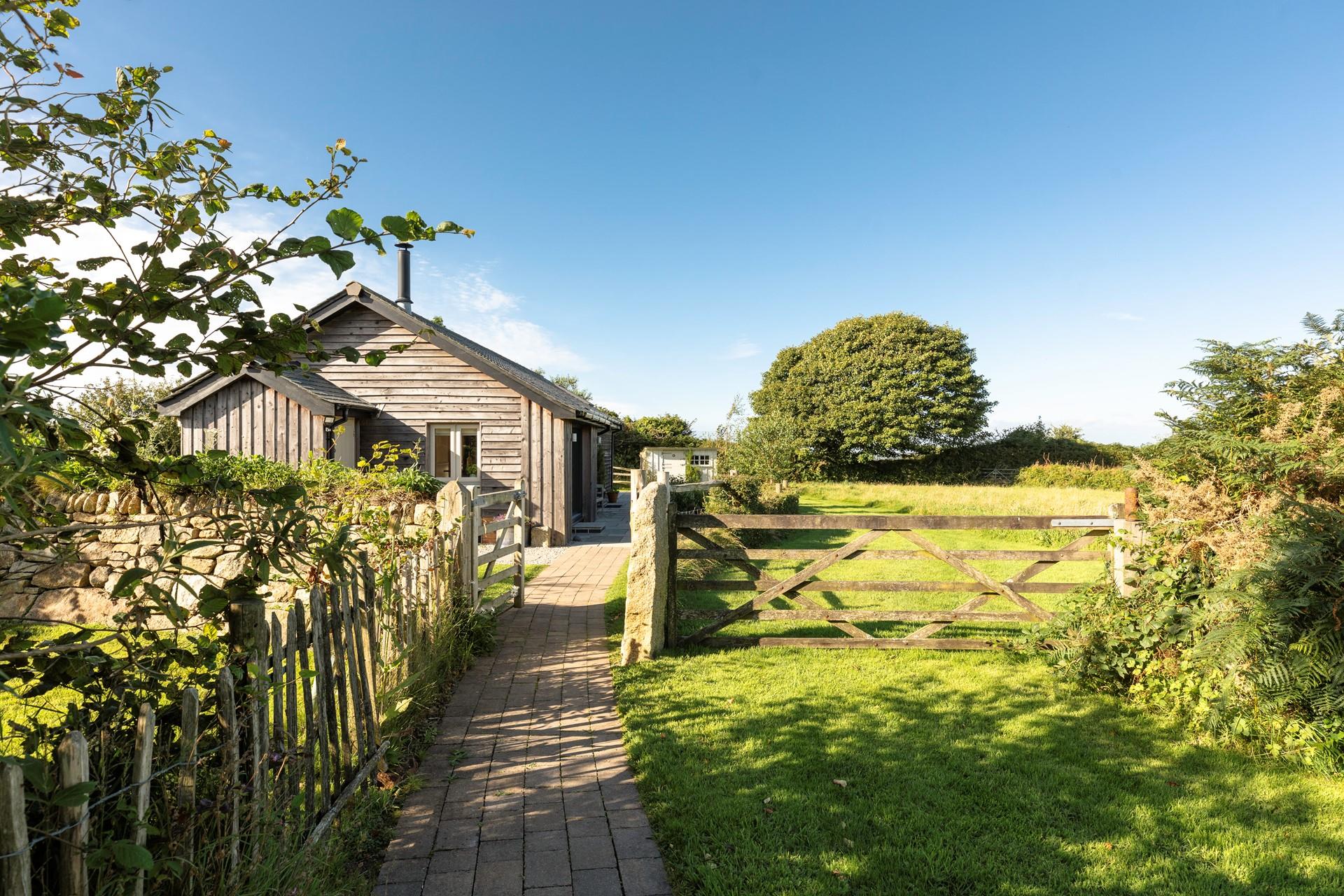 This peaceful property offers you the ultimate retreat if you want to get away from it all.