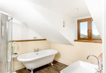 Run a relaxing bubble bath and unwind from busy sitting life in the peace and quiet of the countryside.