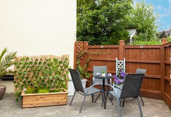 In the courtyard, there is additional seating to choose from for al fresco dining and drinking.