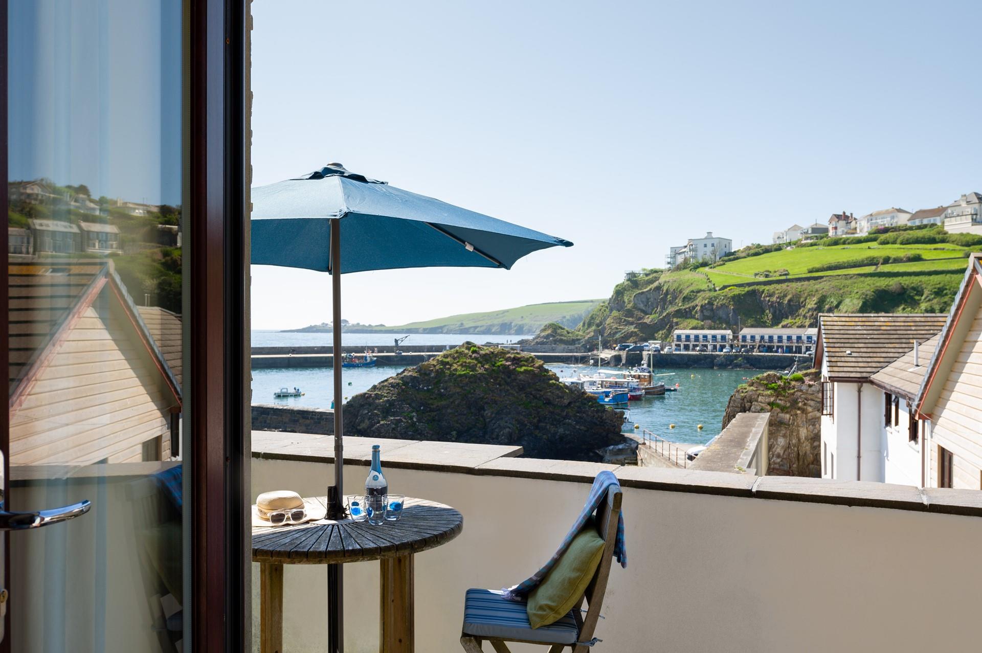 After a day spent on the beach come back to unwind on your balcony and think about your plans for the evening.