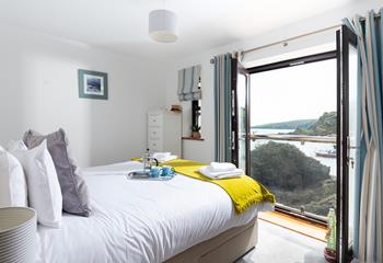 Wake up to stunning views of Mevagissey harbour and sip your morning cuppa as the sun comes up.