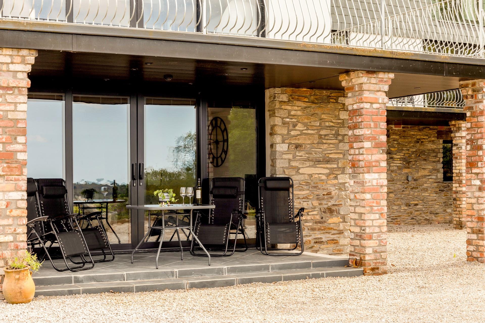 Enjoy alfresco dining in the evening sunshine.