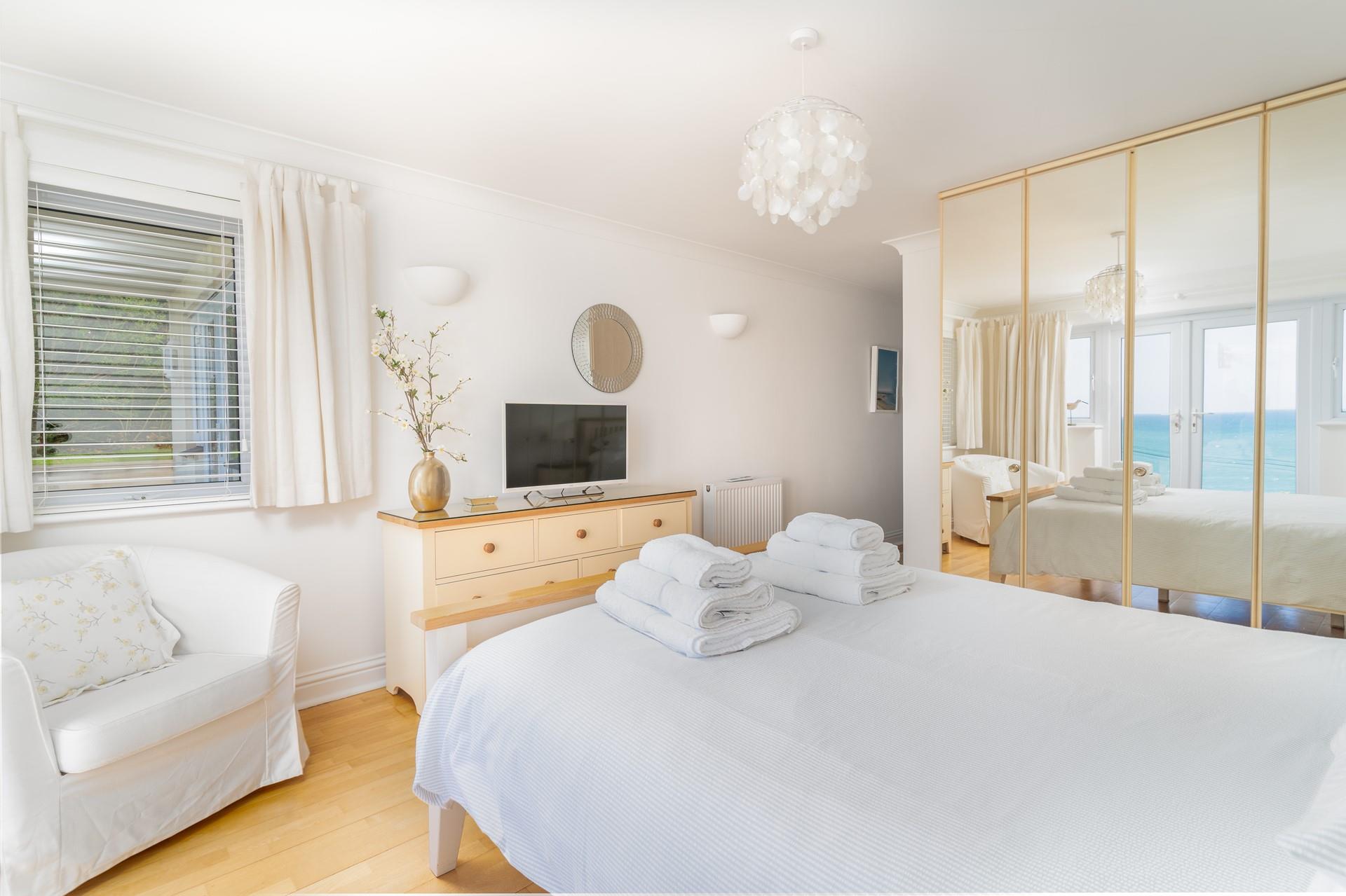 Wake up and open the curtains to sea views and sunshine.