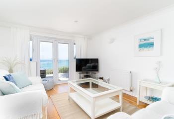 The sitting room is perfect for relaxing in, while still being able to watch over the blue waters. 