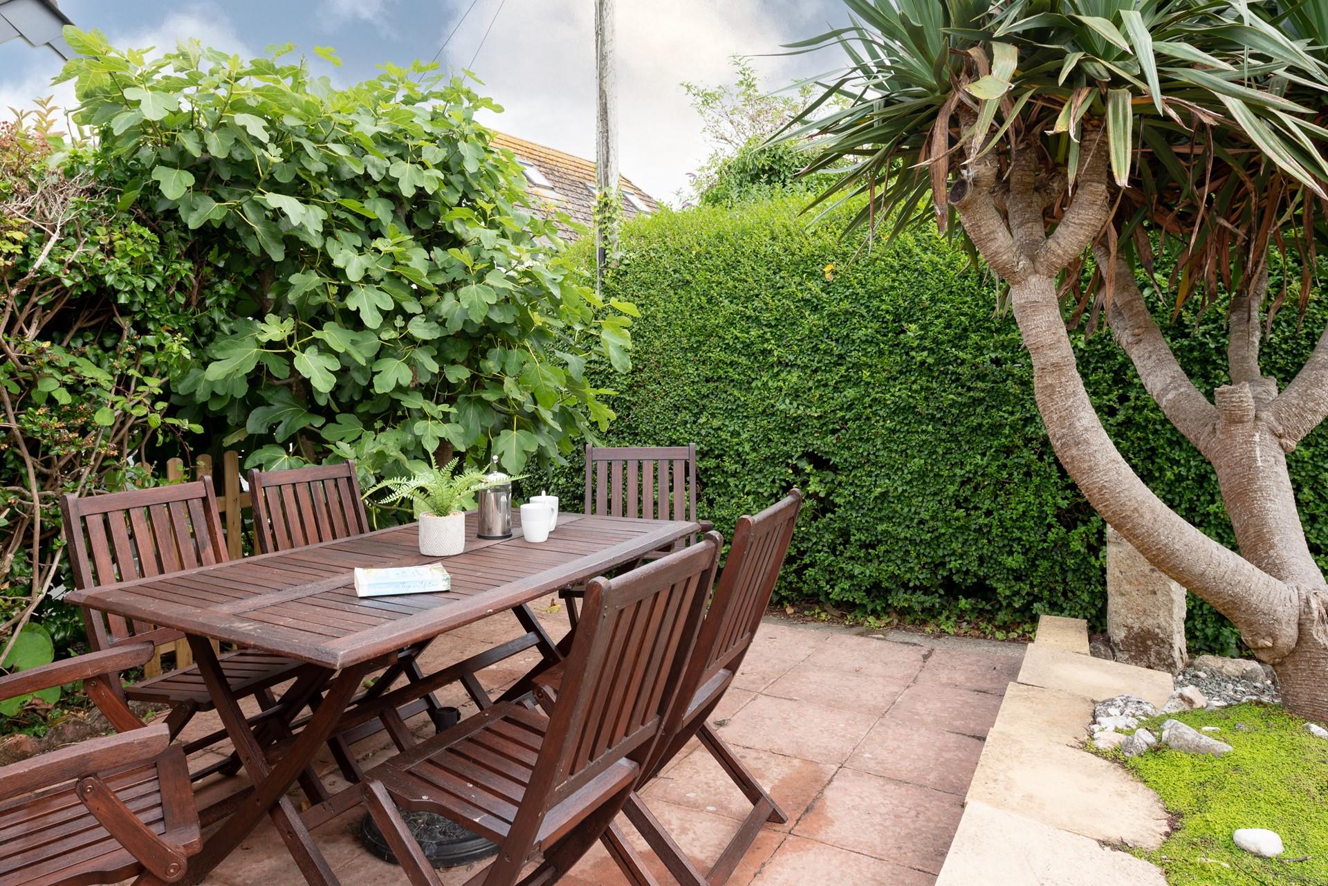 Enjoy long lazy lunches al fresco soaking up the afternoon sun.