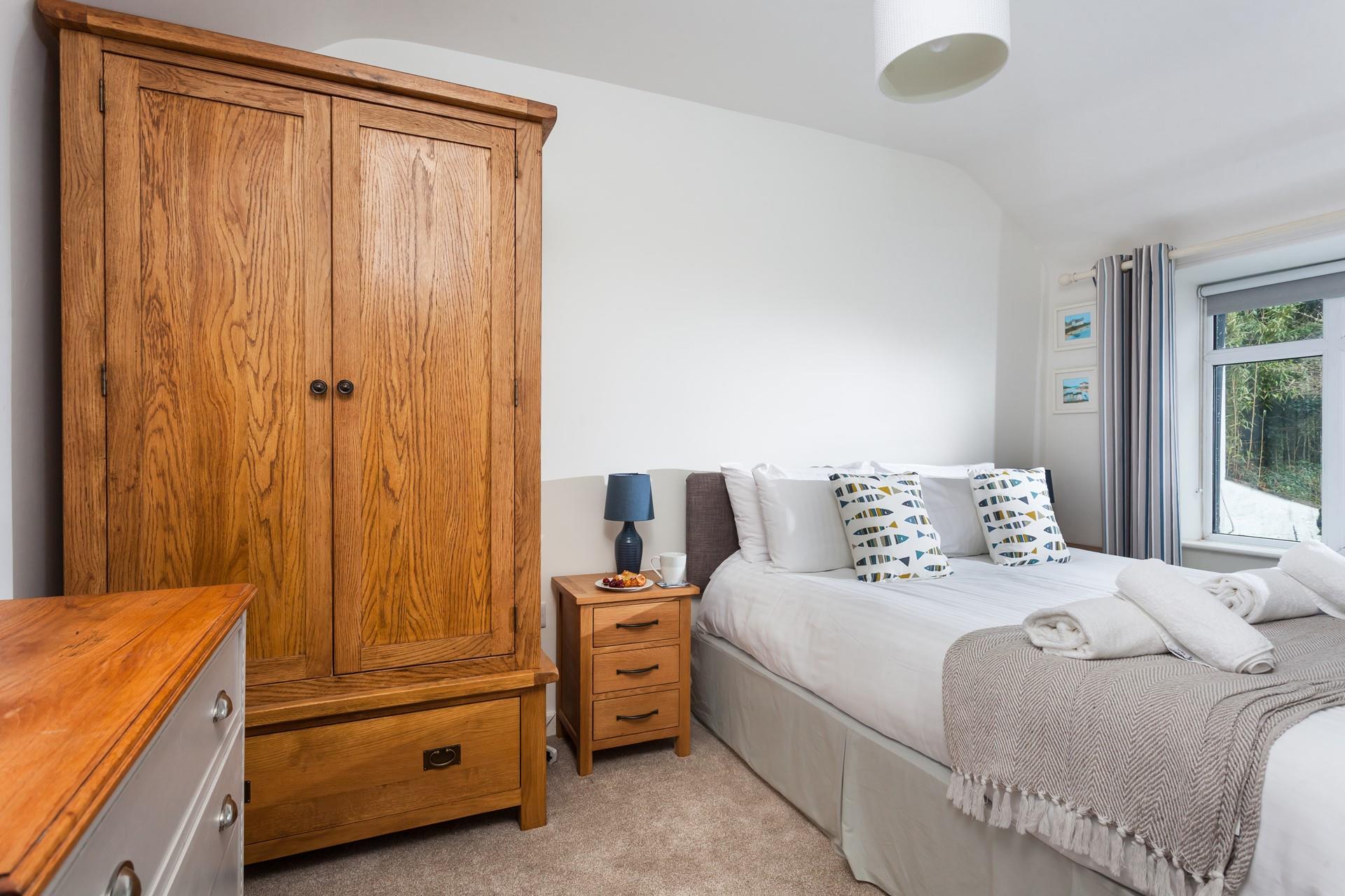 There is ample wardrobe space for all your holiday clothes.