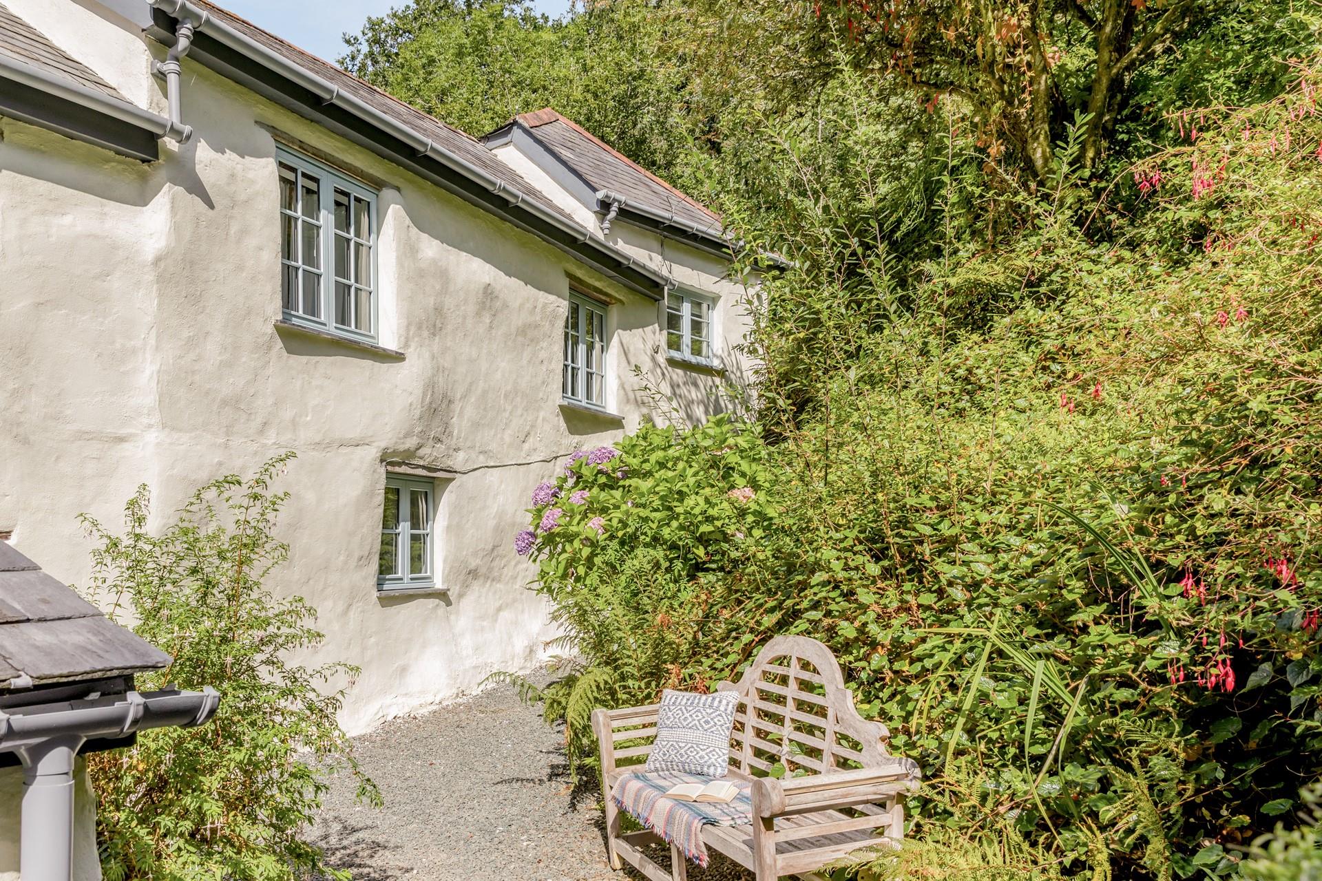 Yet another little spot for rest and relaxation in this little private bench area.