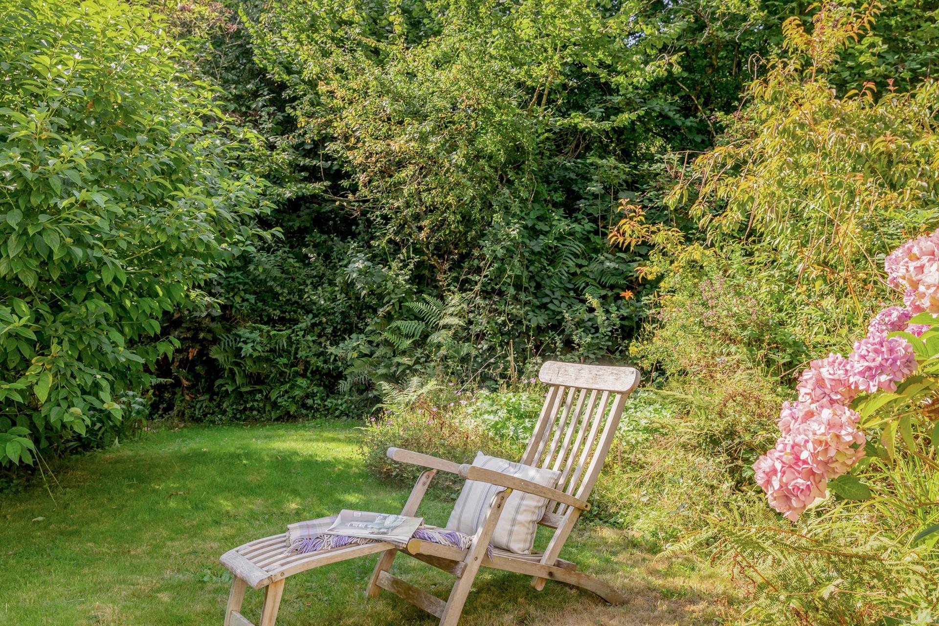  Enjoy a quiet and relaxing read in countryside bliss.