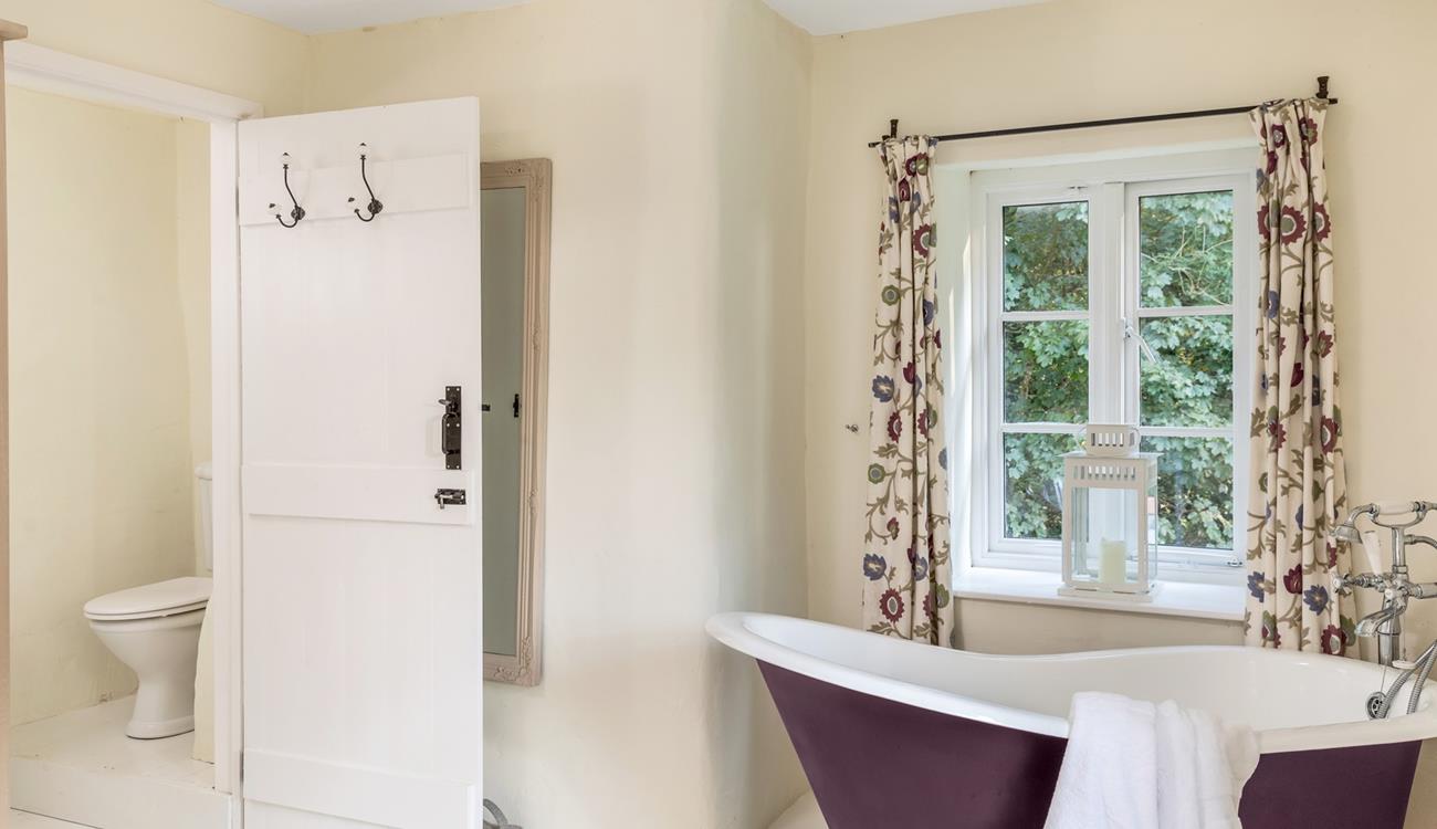 Watch the trees dancing in the breeze whilst indulging in a relaxing bath. 