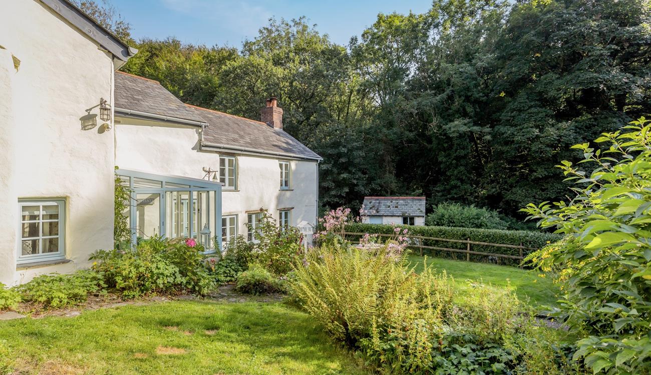 Dog friendly, your four legged friends will love running around the garden.