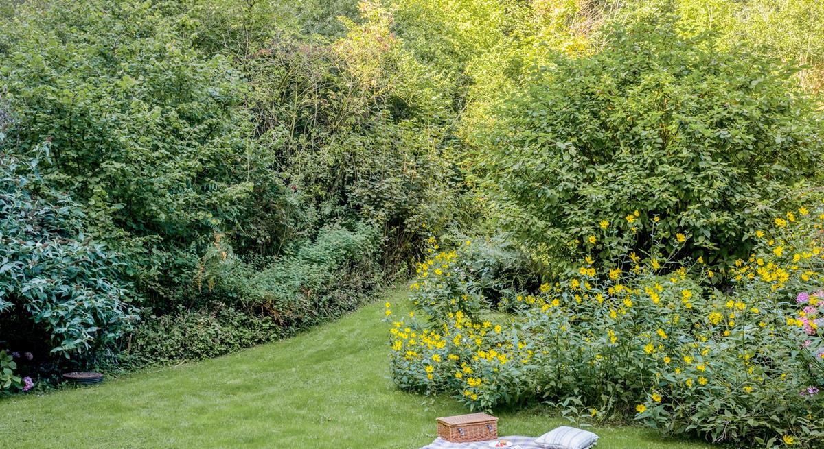 There is no need to go far if you don't want to, the garden is the perfect place for a picnic in the flowers.