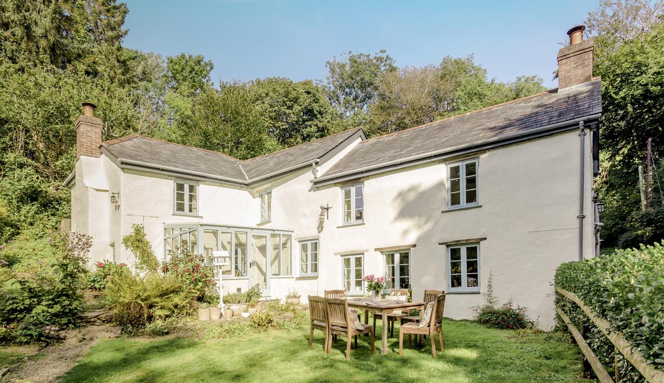 Relax in this dreamy oasis of tranquillity and calm.