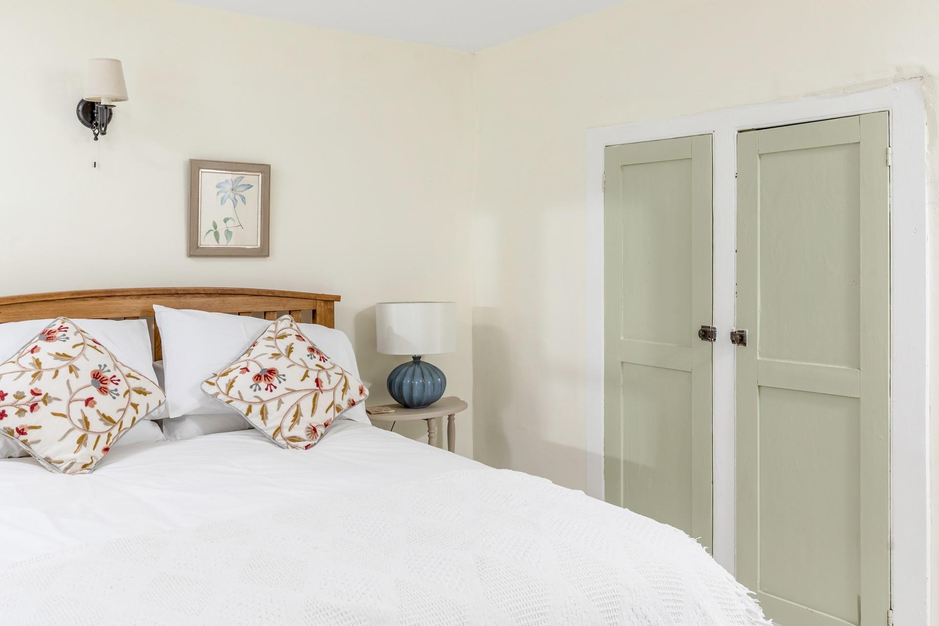 Drift off peacefully in luxurious linens.