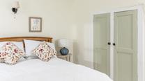 Drift off peacefully in luxurious linens.