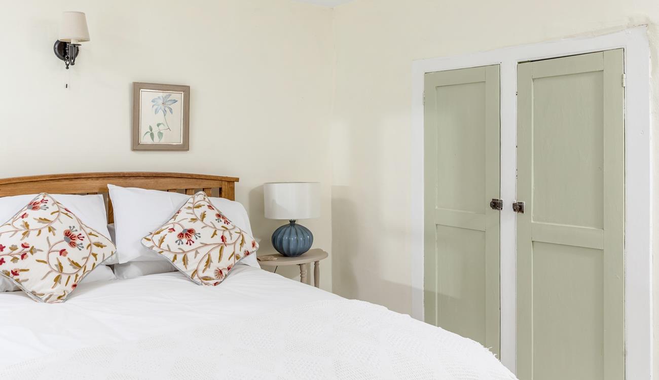 Drift off peacefully in luxurious linens.