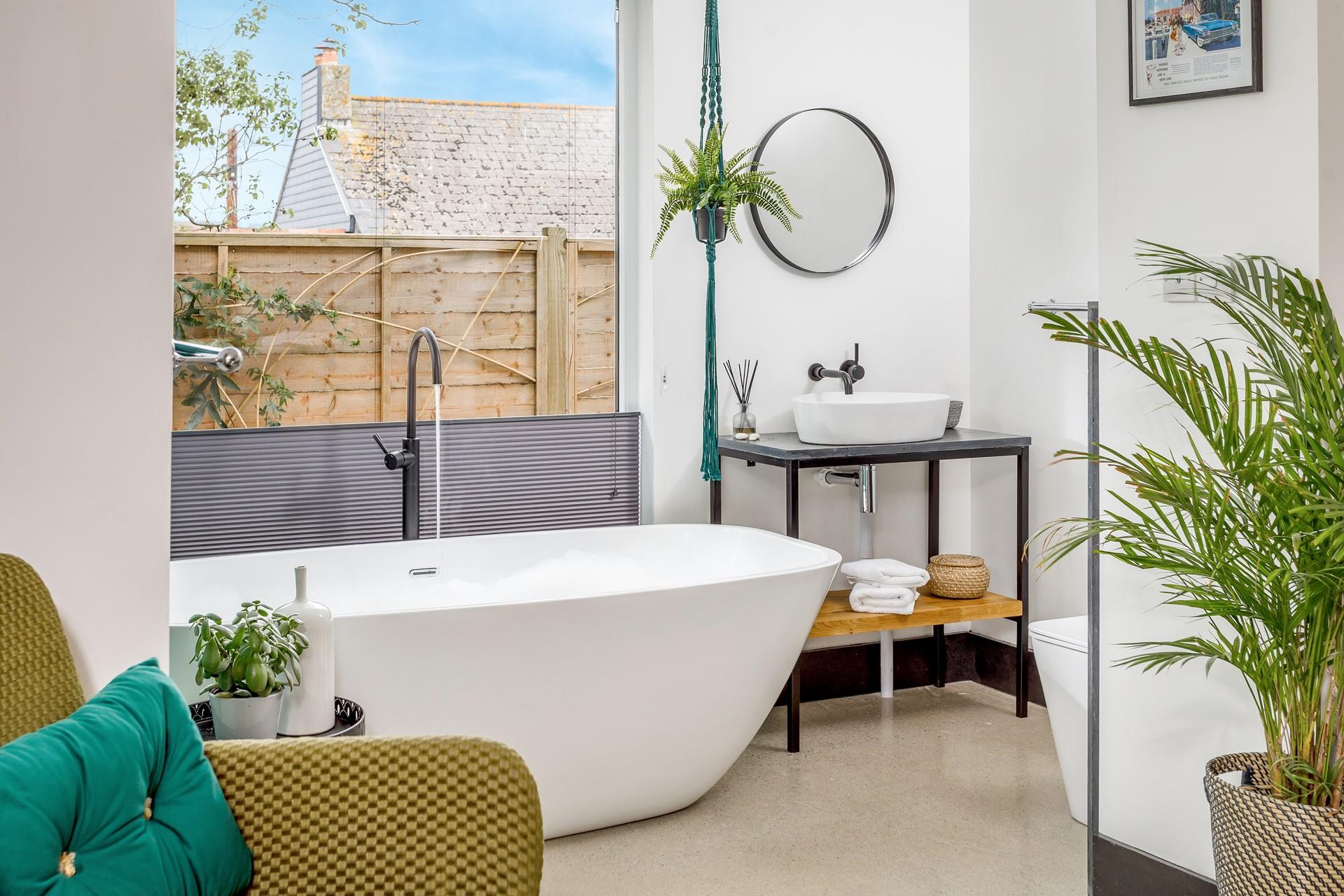 The free-standing bath provides luxurious soaks after coast path rambles.