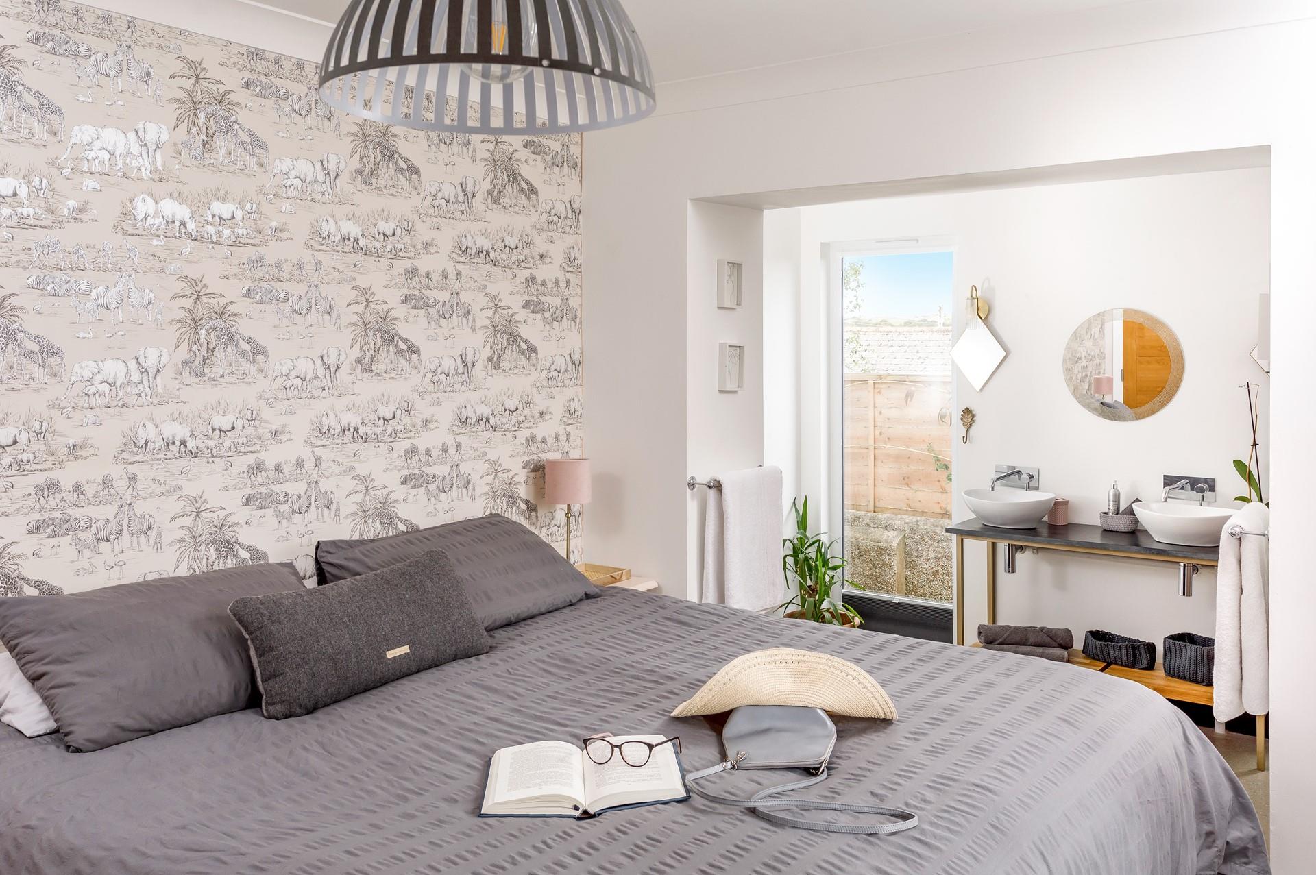 Double sinks in the en suite make getting ready a breeze.