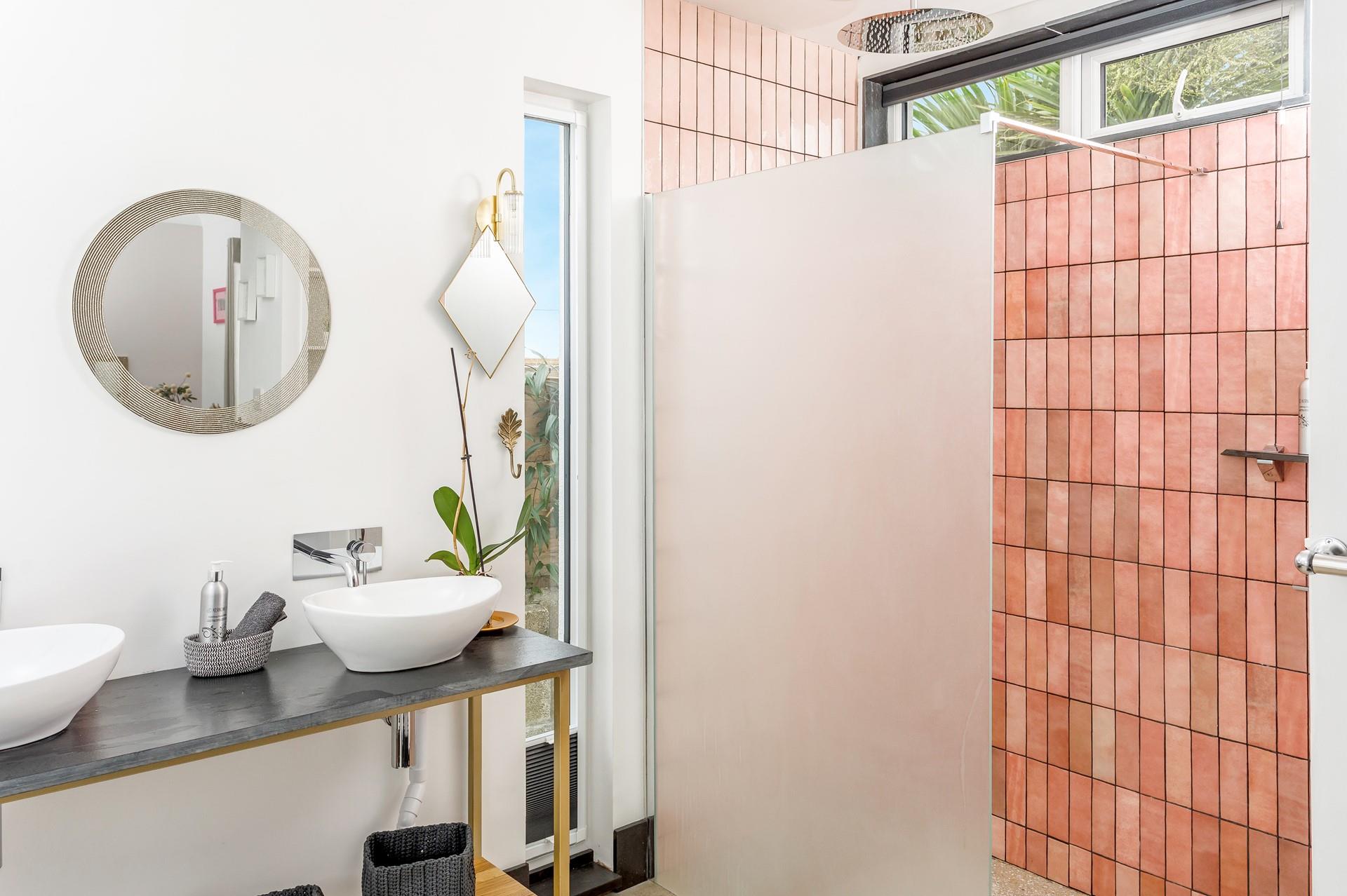 Wash the day away under the luxurious rainfall shower.