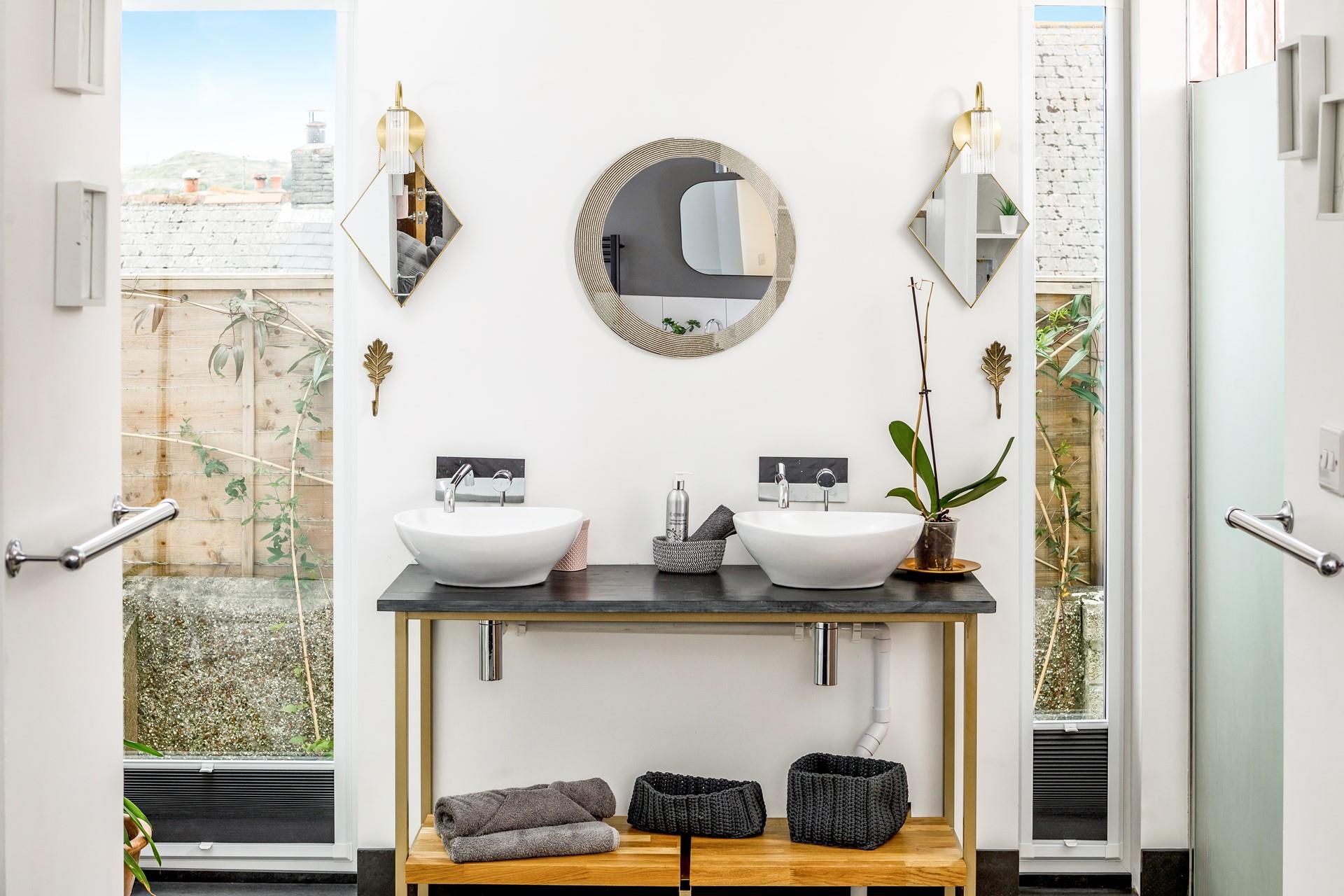 Get ready for an evening of fine dining at a local restaurant in the en suite.