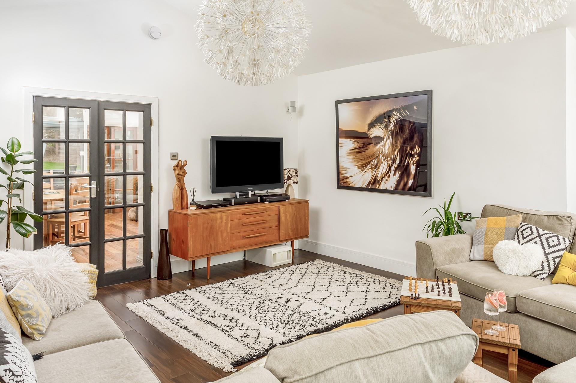 Calming tones with pops of yellow reflect the seaside location.