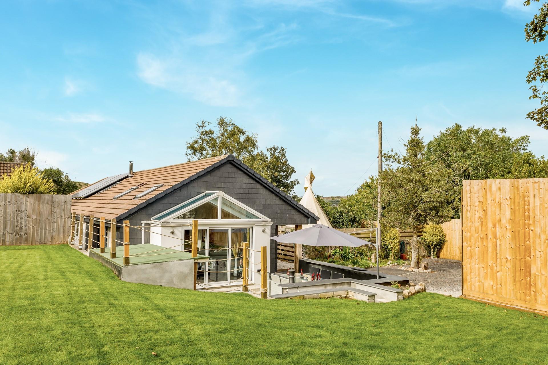 Watch the little ones and play in the large garden.