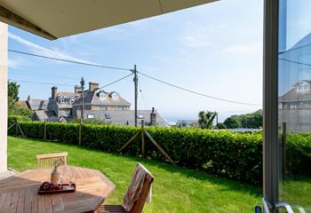 This apartment has its own parking space so you can enjoy days out at other Cornish beauty spots.