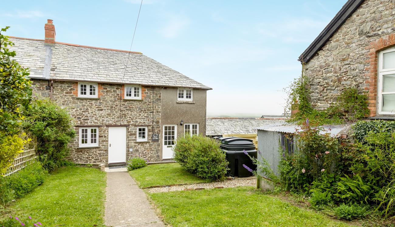 Stroll down the cottage path when you arrive ready to get stuck into countryside living.