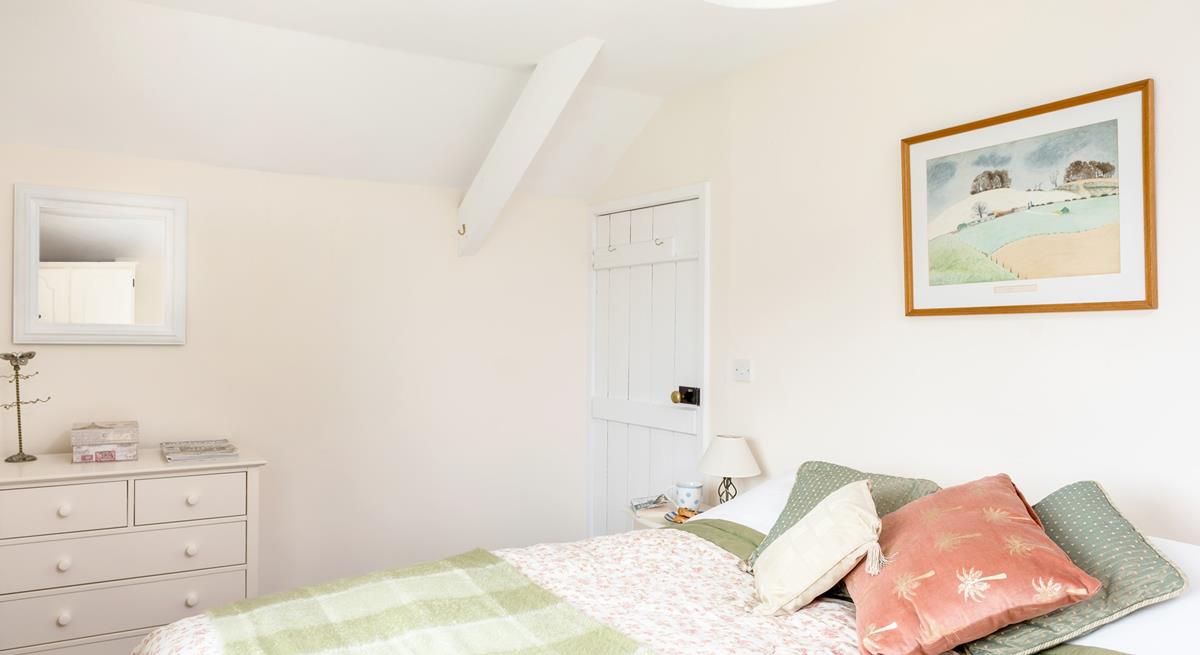 Choose from a king size or twin bed in the second bedroom.