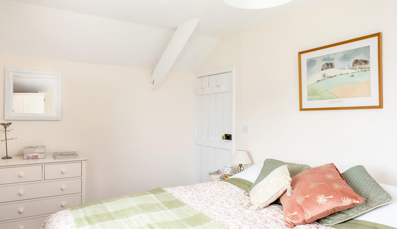 Choose from a king size or twin bed in the second bedroom.