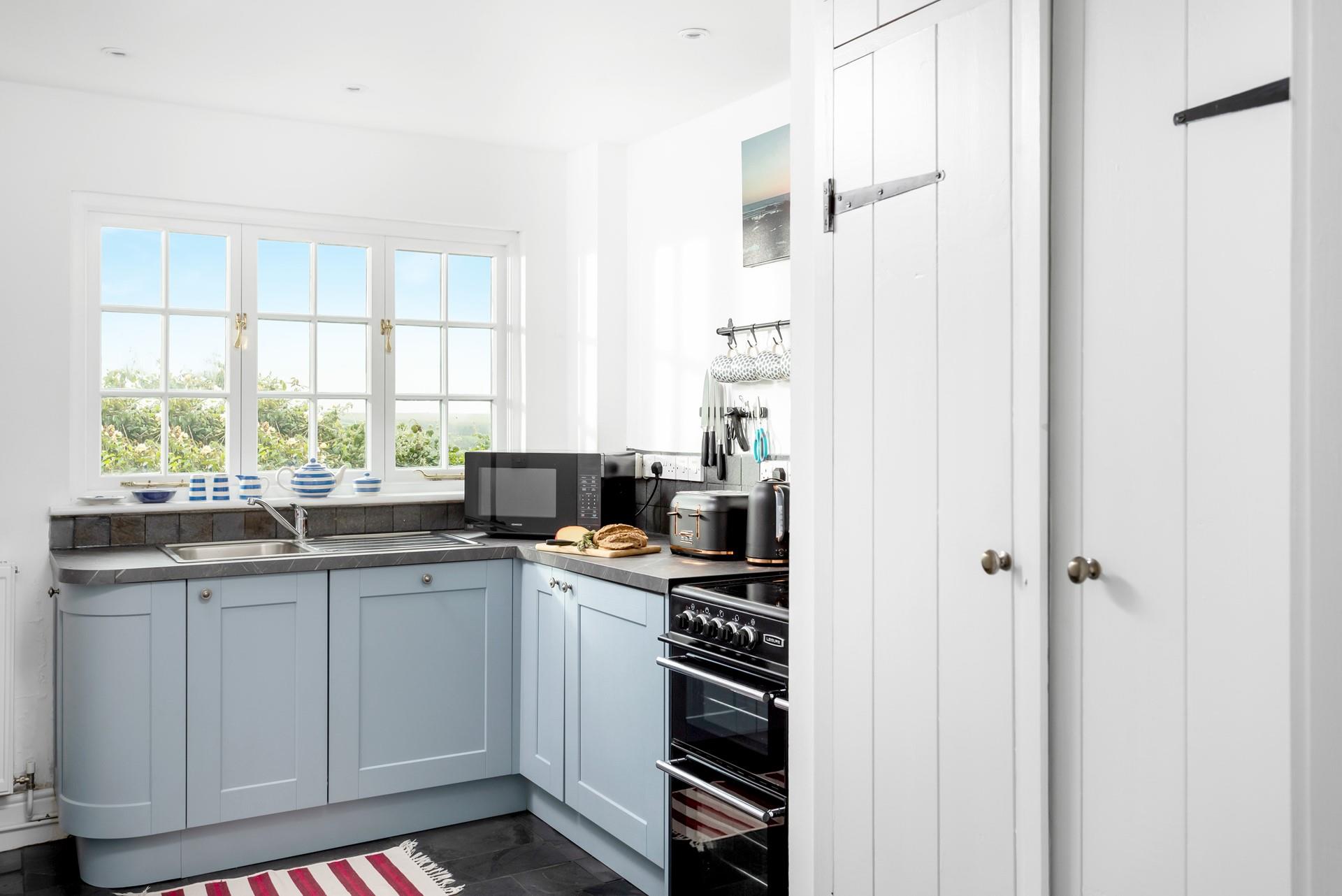 The kitchen is modern and fully equipped for rustling up delicious dinners and hearty cooked breakfasts.