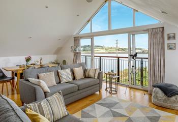 Birds Eye View lives up to its name boasting views over Hayle Estuary, Hayle Harbour and Porthkidney Beach.