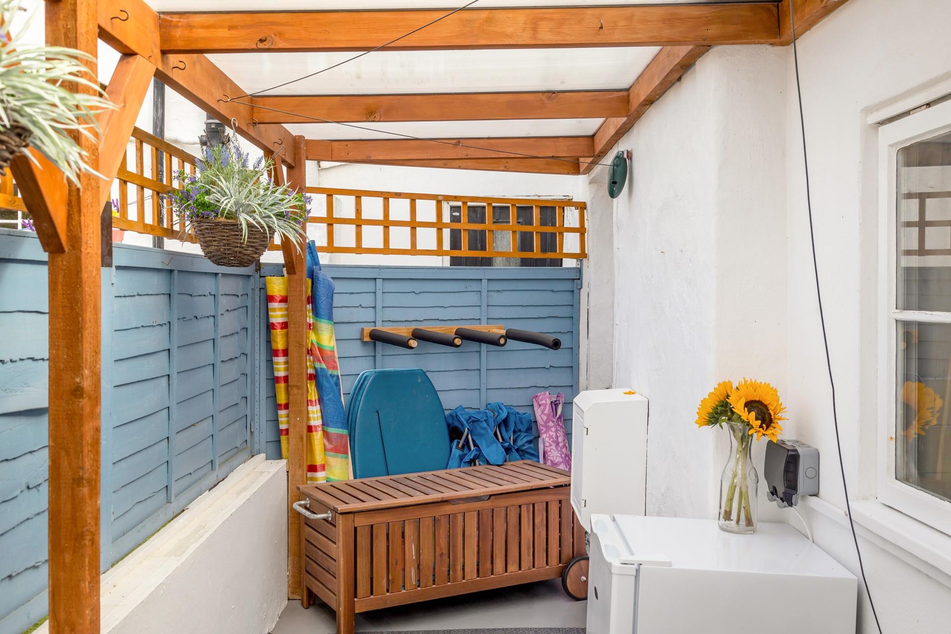 There are handy surf racks outside, so you can securely leave your boards and beach gear outside. 