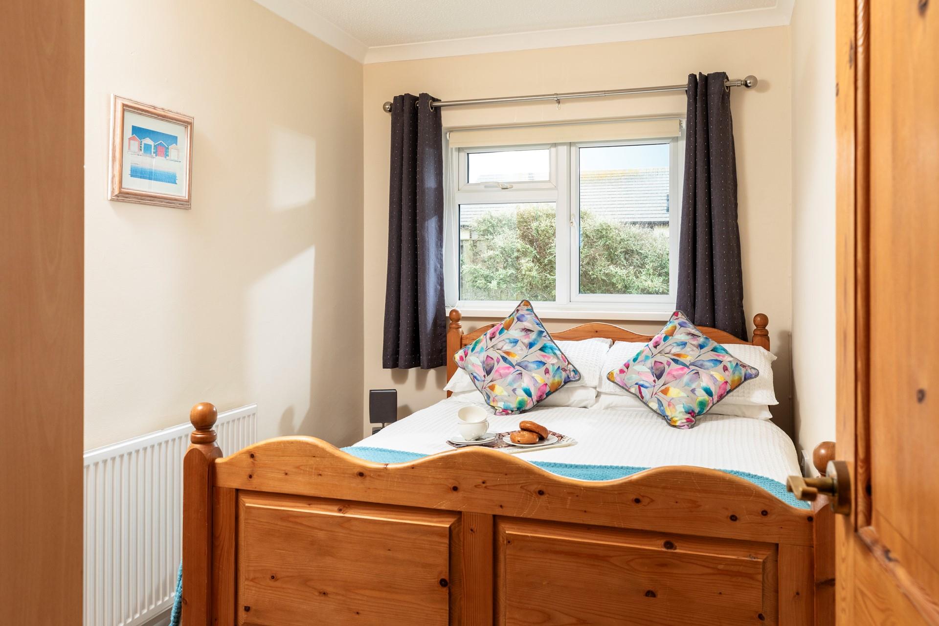 Enjoy your first cuppa of the day in bed as you discuss the day's plans.