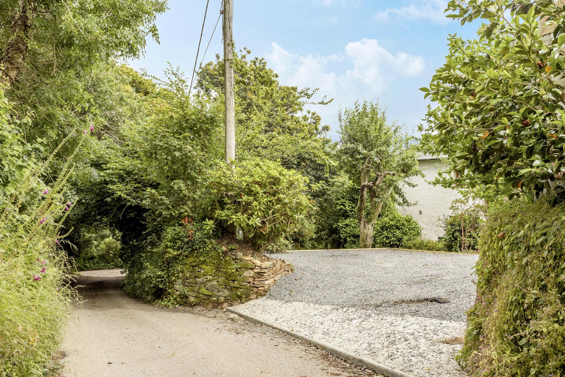 The stunning Lizard Peninsula is a nearby beauty spot.