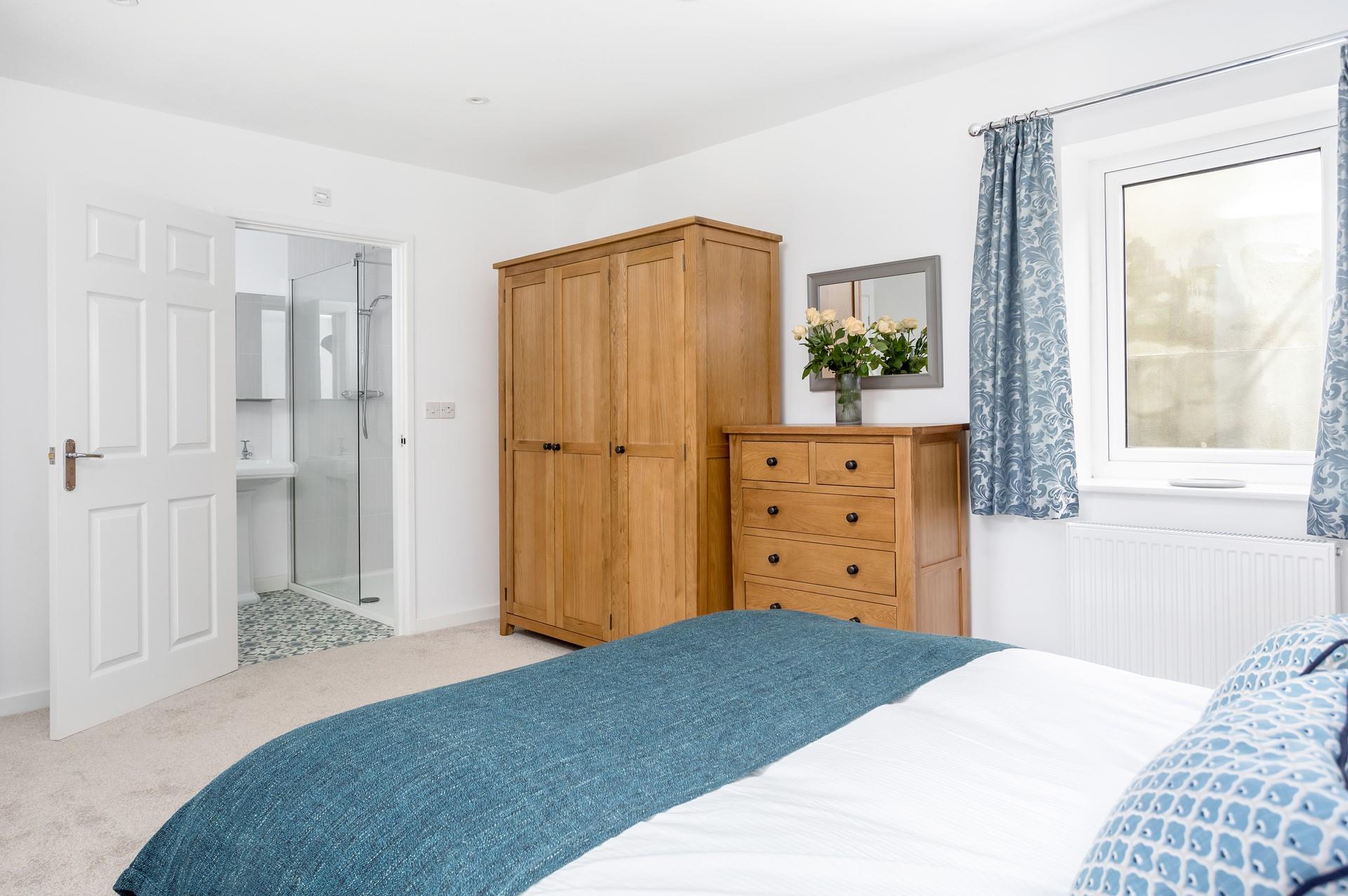 Start your morning with a rejuvenating shower in the en suite.