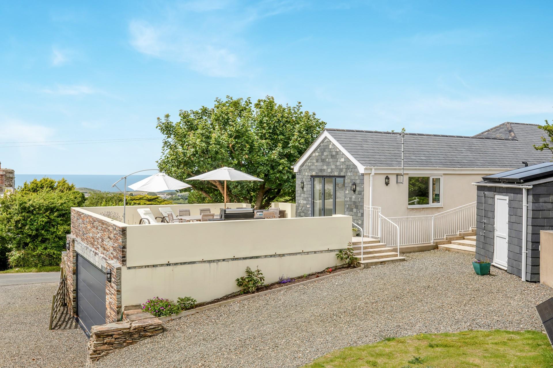 Enjoy your barbecue with a sea view!