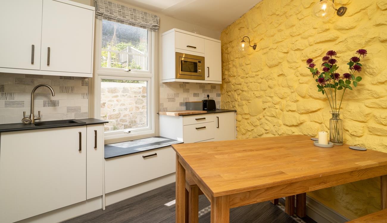 Spend lazy mornings sipping tea and cooking breakfast before heading out to explore the south west coast path.